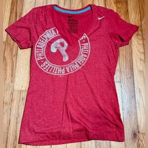Nike Philadelphia Phillies Women’s Slim Fit T Shirt Red Medium V Neck